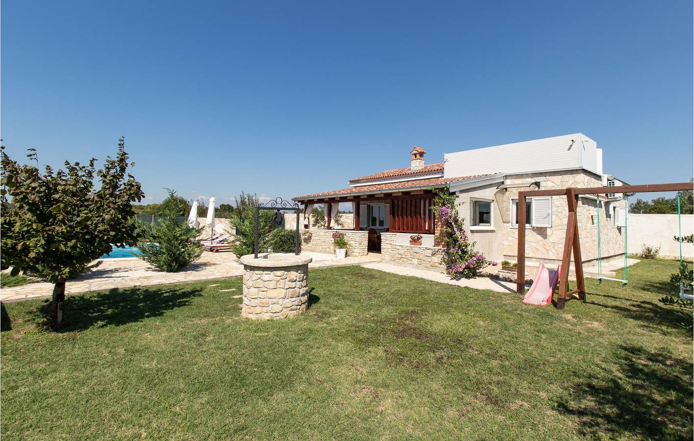 Charmante 65 m² große Wohnung mit Pool, Terrasse und WLAN in Zadar