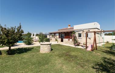 Ferienhaus für 4 Personen, mit Terrasse und Pool in Zadar