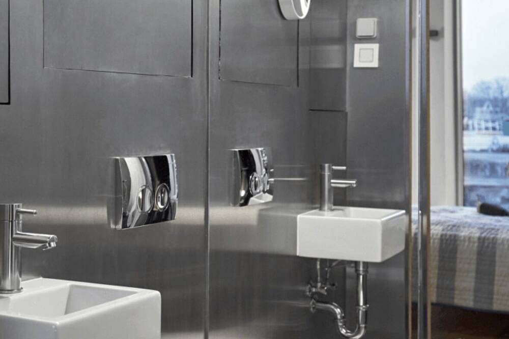 Unique Houseboat on the Water – Stay Like a True Copenhagener in Amager, Copenhague