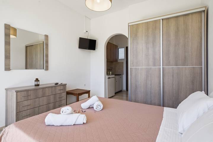 Hel studio-lejlighed, Studio Apartment 'Alexandra Studio 3' with Private Balcony & Wi-Fi in Korfu