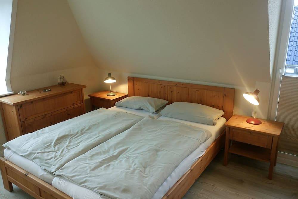 Ganze Wohnung, Wohnung im 1ten Og, mit Kamin und Balkon. 6 Schlafkojen im urigen Dachgeschoss. in Stinteck, Westerdeichstrich