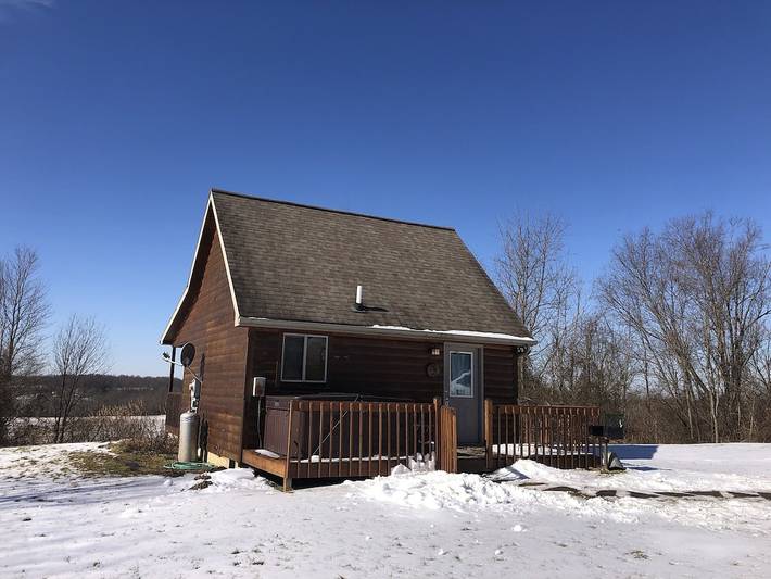 Chalet for 2 people, with hot tub and yard as well as terrace in Ohio