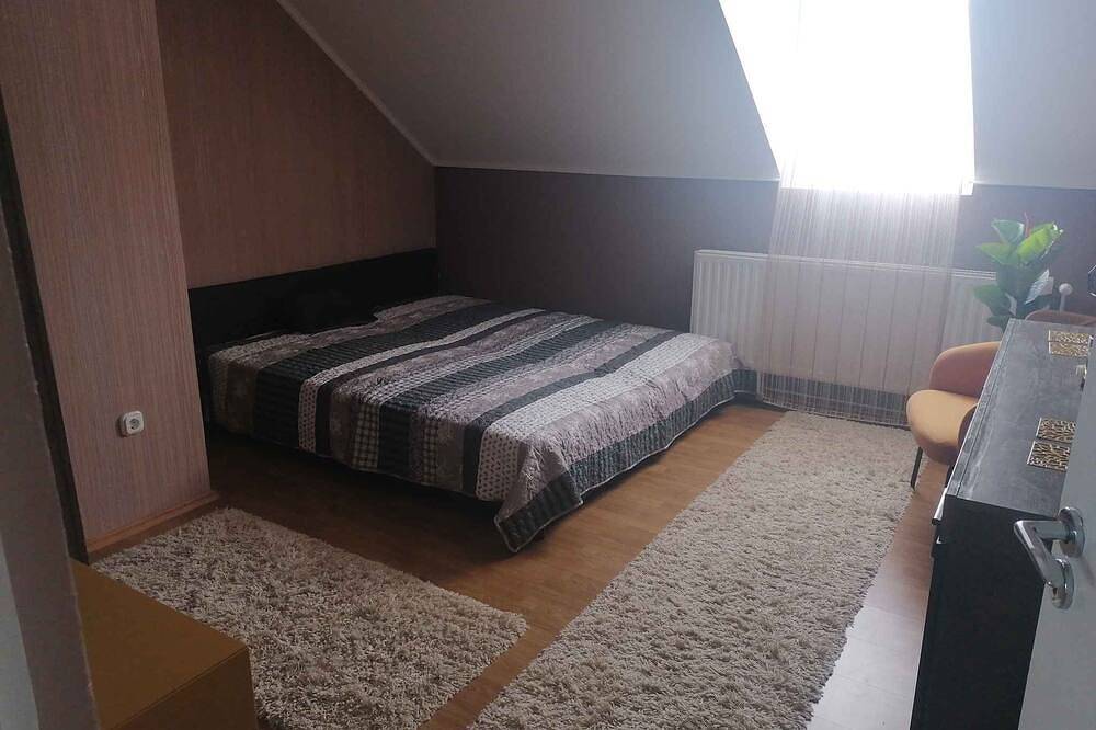 Entire apartment, Holiday apartment with Internet access and garden in Balatongyörök, Balaton Uplands National Park