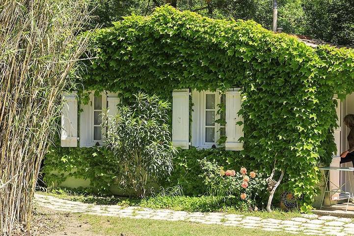 Gîte pour 2 personnes, avec jardin et piscine à Avignon
