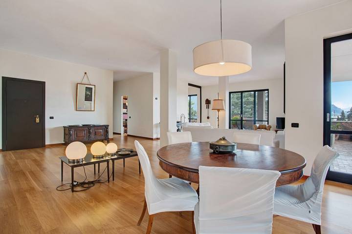Entire apartment, Apartment "Il Parco Cernobbio" with Lake View, Wi-Fi, A/C, Terrace & Garden in Cernobbio, Lake Como