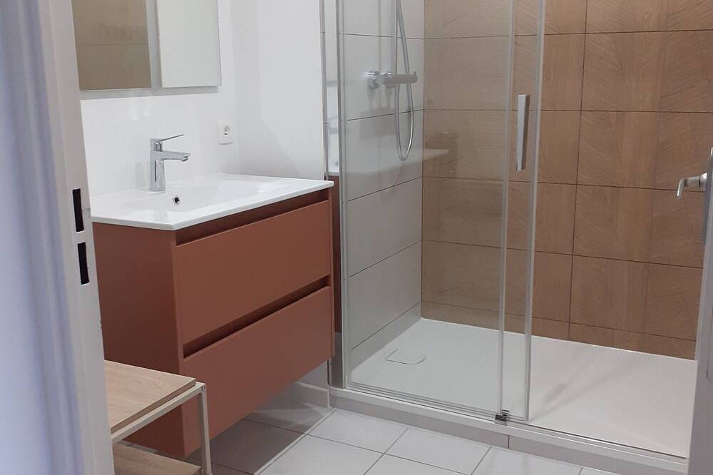 Apartamento entero, Casa vacacional «Estancia en Quimperlé» con terraza privada, jardín y Wi-Fi in Quimperlé, Region de Quimper