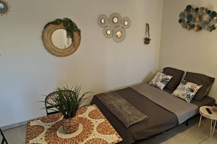 Gîte pour 2 personnes, avec piscine et jardin dans Plage d'Agosta - 3