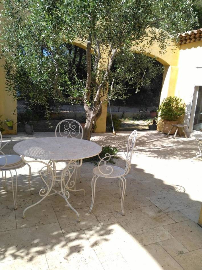 Chambre d’hôte pour 2 personnes, avec Terrasse et Jardin ainsi que Piscine et Vue à Sanary-sur-Mer