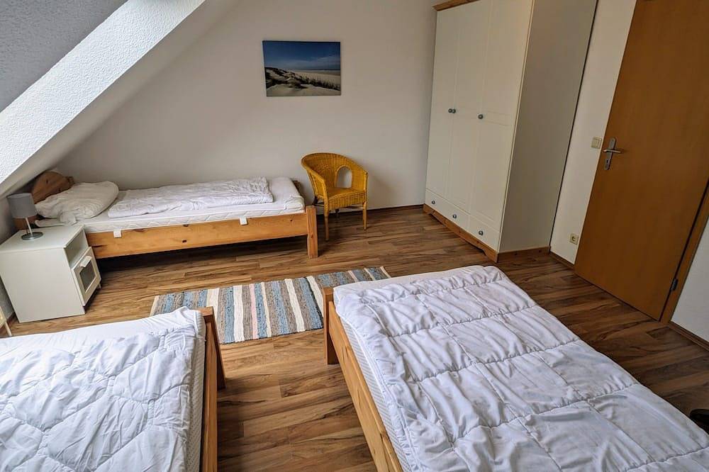 Gut ausgestattetes und geräumiges Ferienhaus mit eingezäuntem Garten inkl. Wlan in Sahlenburg, Cuxhaven