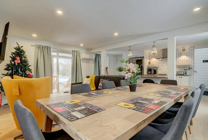 Location de vacances pour 8 personnes, avec jacuzzi et terrasse à Bromont - 2