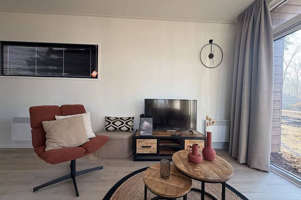 Luxury chalet with hot tub in wooded area of the Sallandse Heuvelrug in Sallandse Heuvelrug