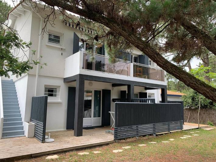 Gîte pour 4 personnes, avec Balcon et Terrasse ainsi que Jardin et Bassin pour enfant dans Plage de la Palmyre