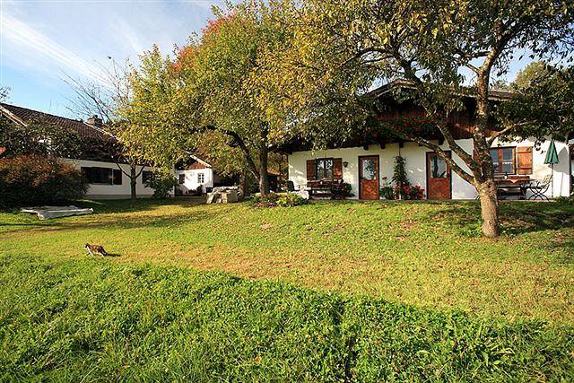 Ferienwohnung für 4 Personen, mit Terrasse und Garten sowie Seeblick in Seebruck