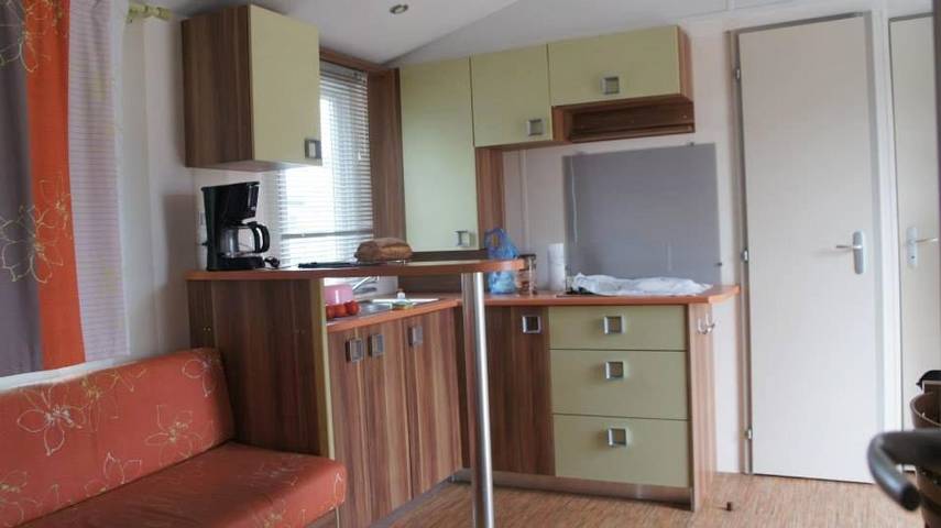 Camping pour 6 personnes, avec sauna et piscine ainsi que jardin et jacuzzi à Sète - 4