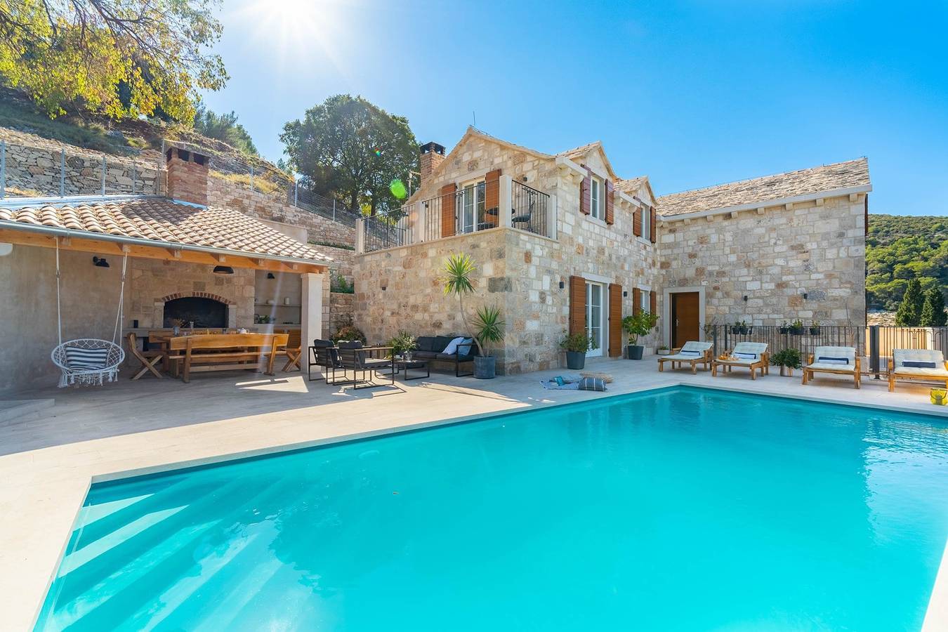 Villa Ani! Traditional and luxurious 4-bedroom villa with heated pool and sea views. in Dol (Postira), Postira