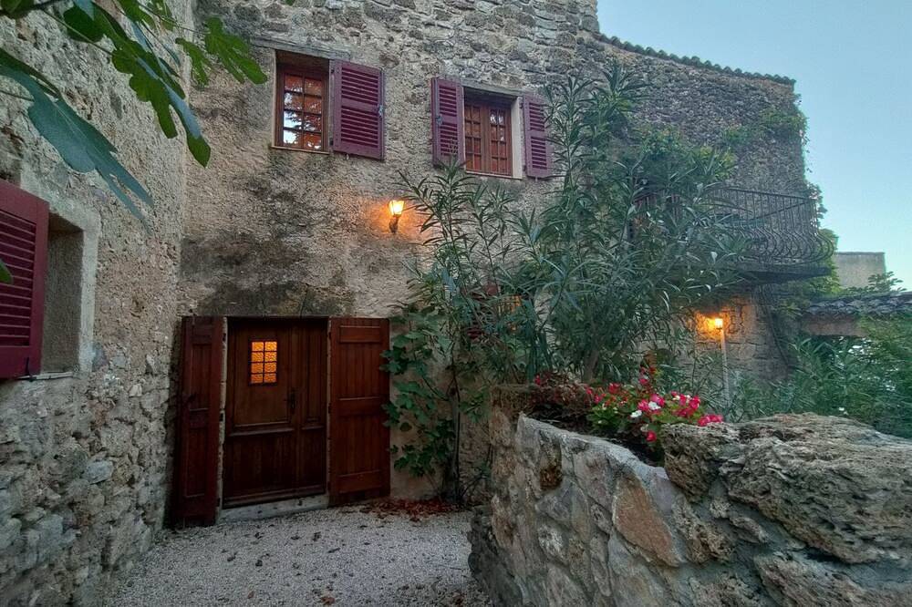 Le Repère de la Duchesse - Annexe de Château Médiéval en Plein Coeur de Provence in Sillans-la-Cascade, Brignoles region