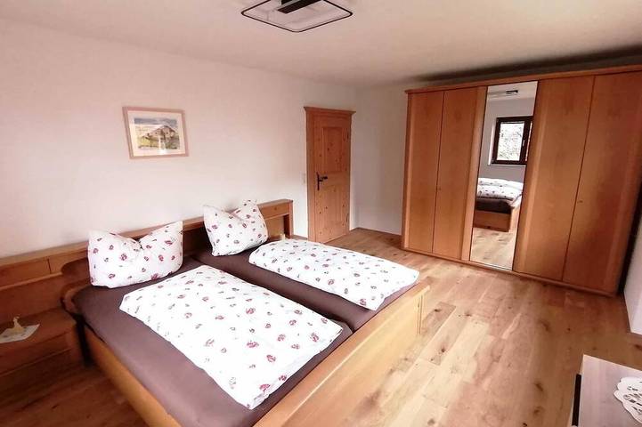 Ferienwohnung für 7 Personen, mit Terrasse und Garten in Tirol - 4