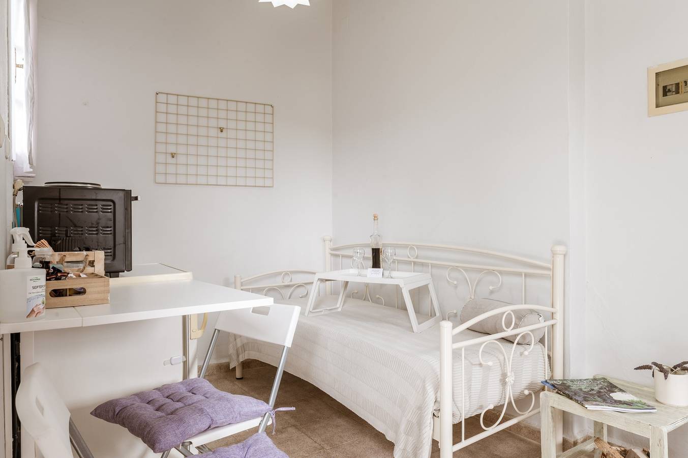 Ganze Wohnung, Ferienwohnung 'Stenies Little Nook' mit Bergblick, Wi-Fi und Klimaanlage in Andros