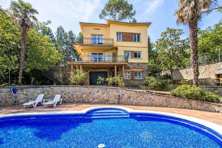 Casa de vacaciones para 6 personas, con jardín, Se admiten mascotas en Corbera de Llobregat