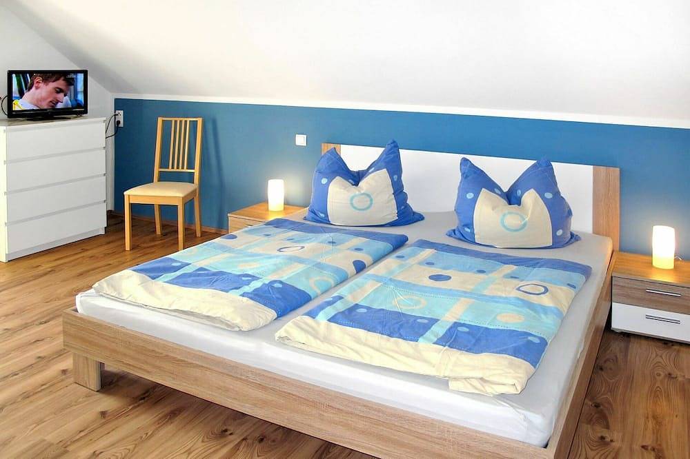 Atemberaubendes alleinstehendes Ferienhaus mit Tv, Terrasse, Haustiere erlaubt und Parkplatz in Godern, Pinnow