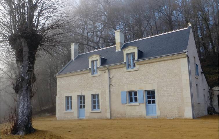 Apt douillet de 132m² avec lave-linge, parking, TV et Internet - 1.5km de Cravant-les-Côteaux in Cravant-les-Côteaux, Vallée de la Loire