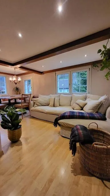 Chalet für 8 Personen, mit Ausblick und Garten - 1