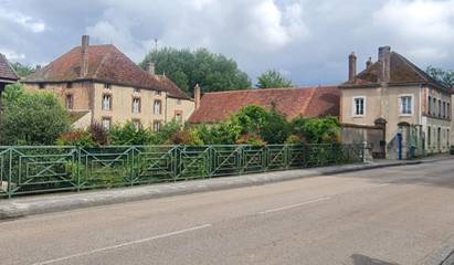 Gîte pour 2 personnes, avec vue ainsi que jardin et piscine, animaux acceptés à Saint-Florentin