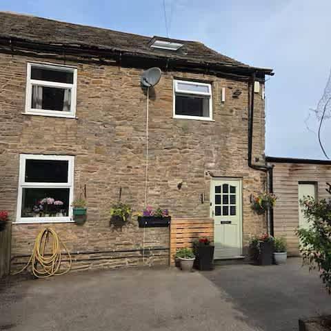 Holiday rental for 9 people, with terrace and garden as well as lake view, with pets in Cheshire