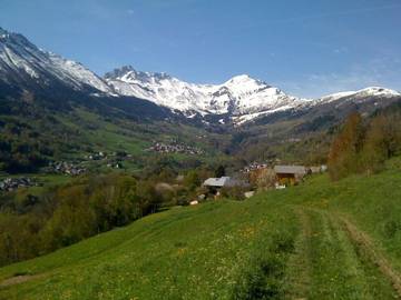 Gîte pour 8 personnes, avec jardin et vue dans Doucy