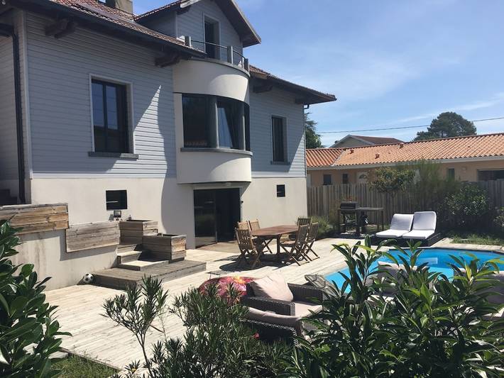 Villa pour 8 personnes, avec jardin ainsi que piscine et terrasse à Biscarrosse