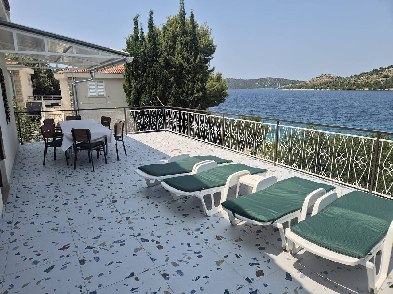Aparthotel dla 6 osób z balkon/ taras in Grebastica, Żupania szybenicko-knińska