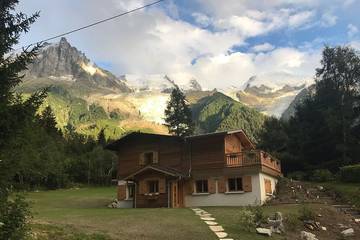 Gîte pour 4 personnes, avec jardin dans Les Bossons