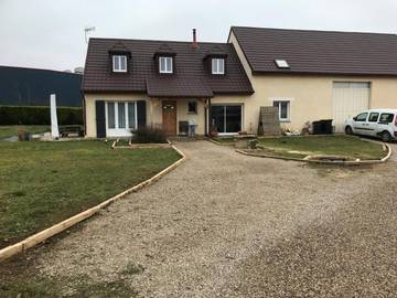 Gîte pour 4 personnes, avec jardin dans Champs-sur-Yonne
