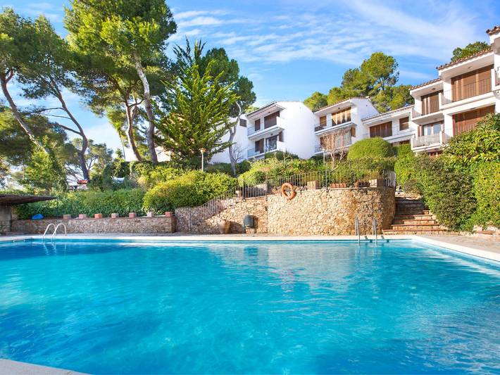 Apartamento de vacaciones para 4 personas, con jardín además de terraza y piscina - 1