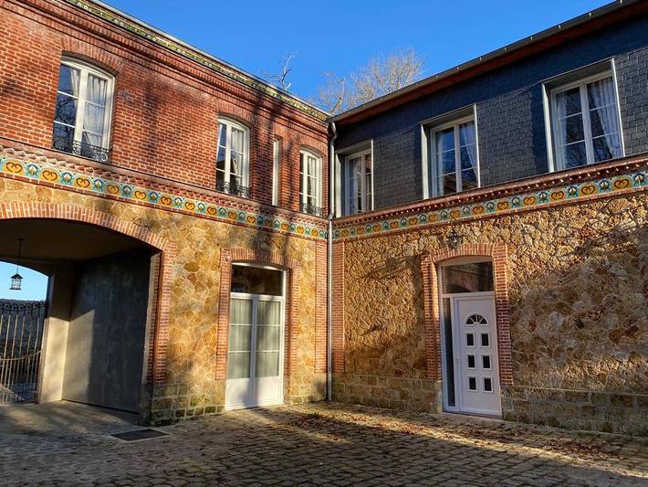 Gîte pour 14 personnes, avec terrasse ainsi que jardin et piscine, animaux acceptés dans Seine-et-Marne