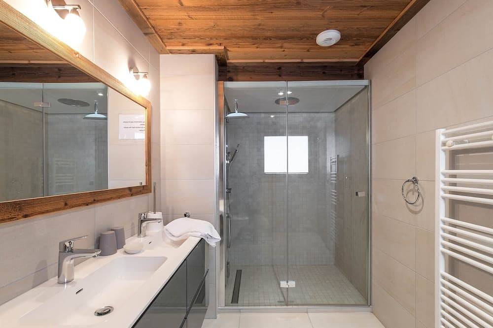 Ganze Wohnung, Luxus Neue Wohnung 120 m2 am Fuße der Piste 4 Doppelzimmer in La Tania, La Perrière