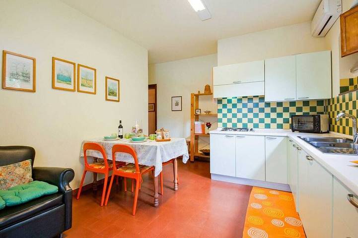 Ferienwohnung für 3 Personen, mit Whirlpool und Garten sowie Pool