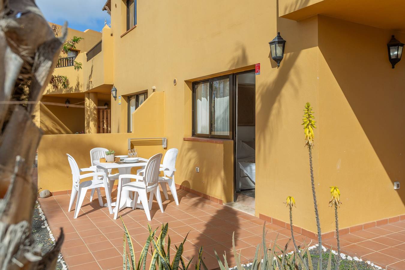 Entire apartment, Holiday Apartment 'Casa Piña Colada' with Balcony and Wi-Fi in Oasis Tamarindo, La Oliva