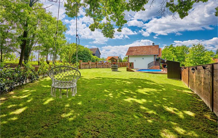 Gemütliche 90 m² große Ferienwohnung mit WLAN, Pool, Terrasse und Grill, 2 km vom Fluss Zelina entfernt in Zagreb und Umgebung