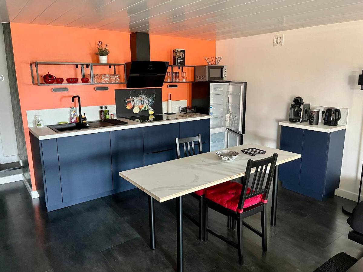 Appartement entier, Comme dans un écrin - T2 de 50 m² avec jardin, terrasse et piscine in Vernaison, Lyon et ses environs
