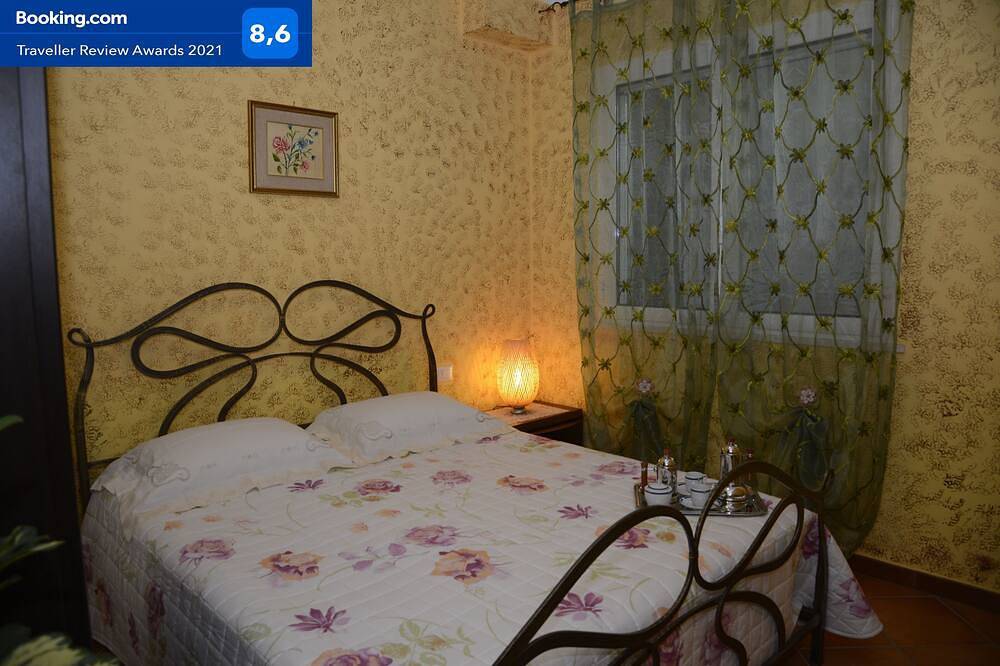 Entire apartment, Artemide-Pretty villa with garden by the pool. in Policoro, Gulf of Taranto