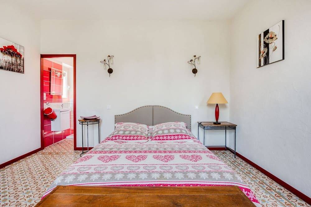 Holiday Home in Rasteau with Private Pool in Rasteau, Vaucluse