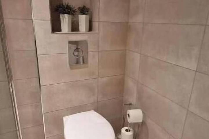 Ganze Wohnung, Comfortable apartment with free parking in Spydeberg