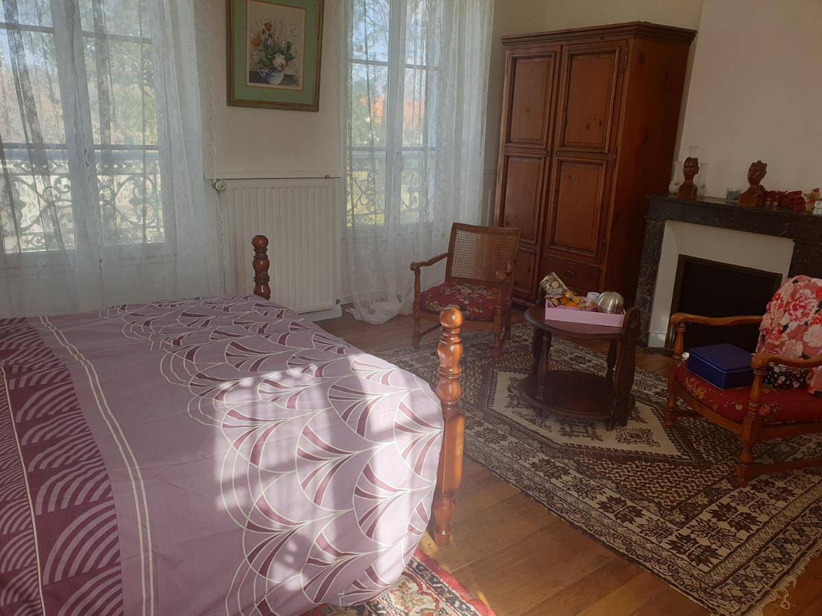 Double Room with Shared Bathroom in Ury, Parc naturel régional du Gâtinais français