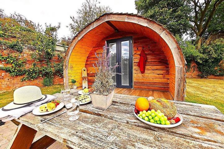 Glamping for 4 people in Staffordshire
