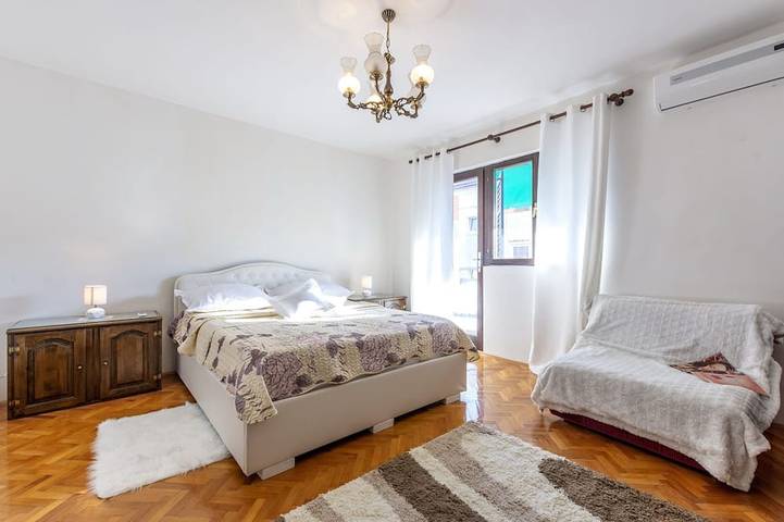 Ferienhaus für 6 Personen, mit Balkon und Garten in Split-Dalmatien - 2