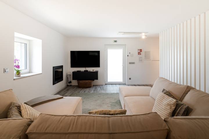 Holiday Home 'Férias Parque Peneda Gerês 2' with Mountain View, Wi-Fi & Air Conditioning in Valdreu, Braga District