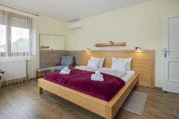 Ferienwohnung für 4 Personen, mit Pool und Garten sowie Balkon in Heviz