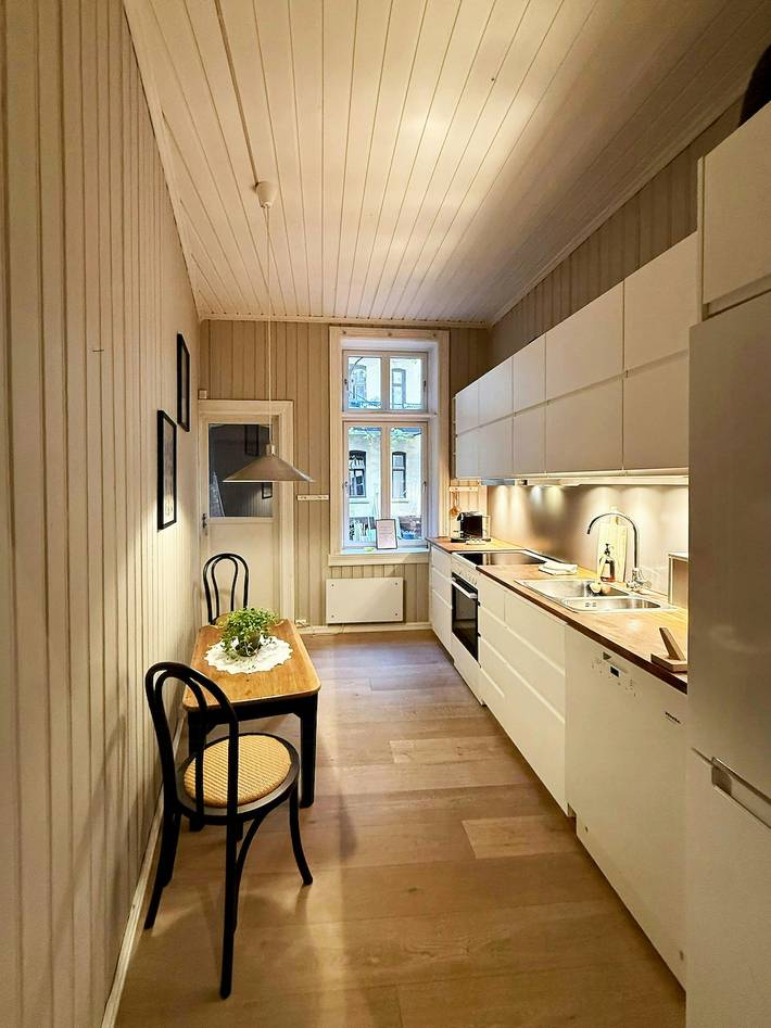 Appartamento intero, Appartamento ristrutturato con dettagli classici in Frogner, Oslo