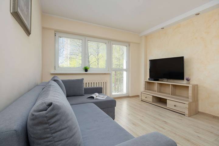 Ganze Wohnung, Ferienwohnung für 3 Personen mit Garten in Bielany, Warschau